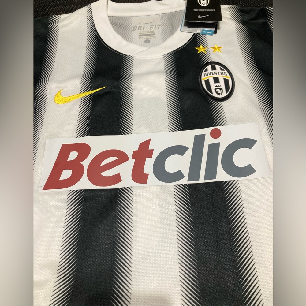 Nike 2011 2012 Juventus Striped Football Shirt/Soccer Jersey